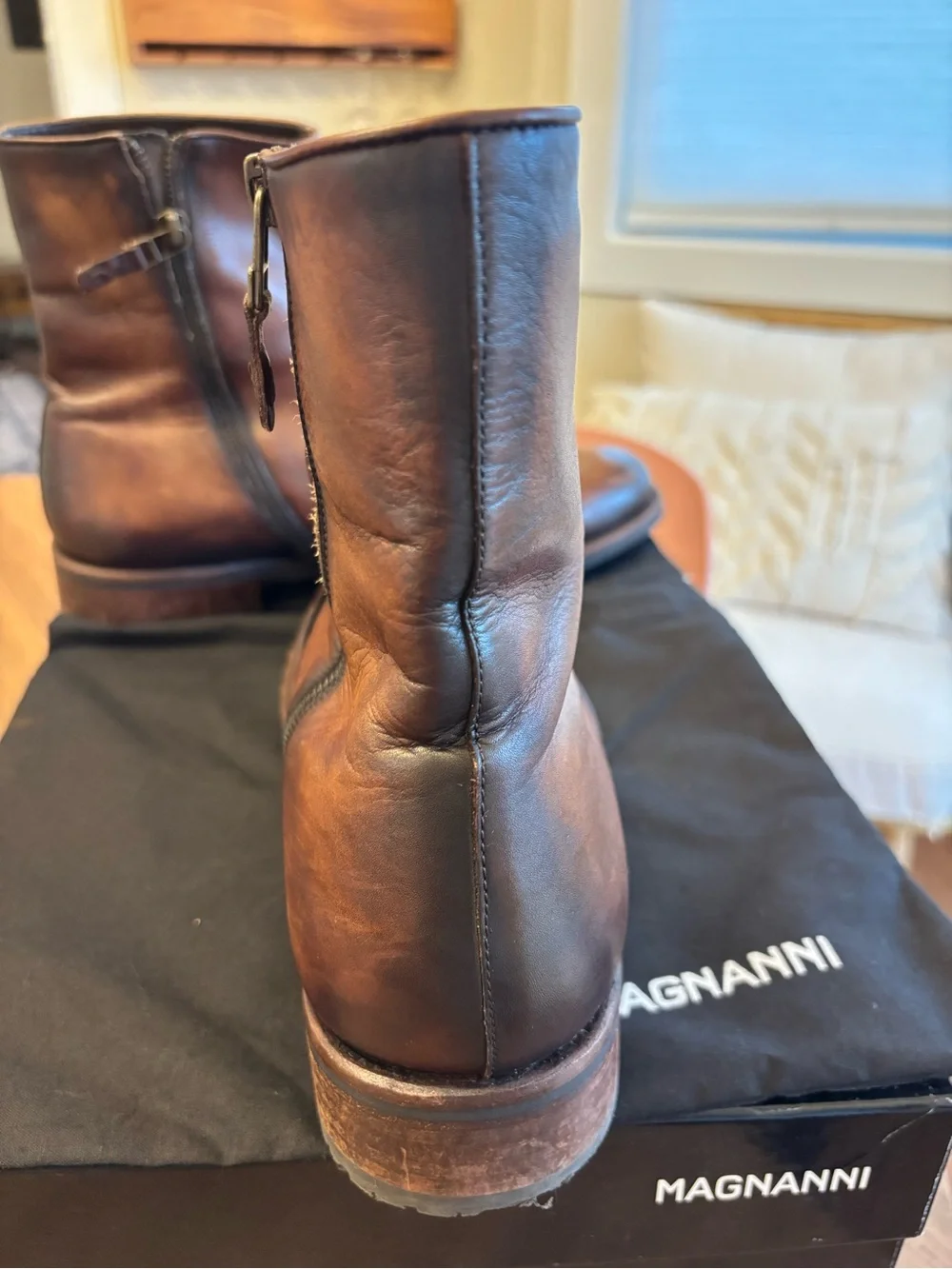 Magnanni Leather Lyon Chelsea Boot